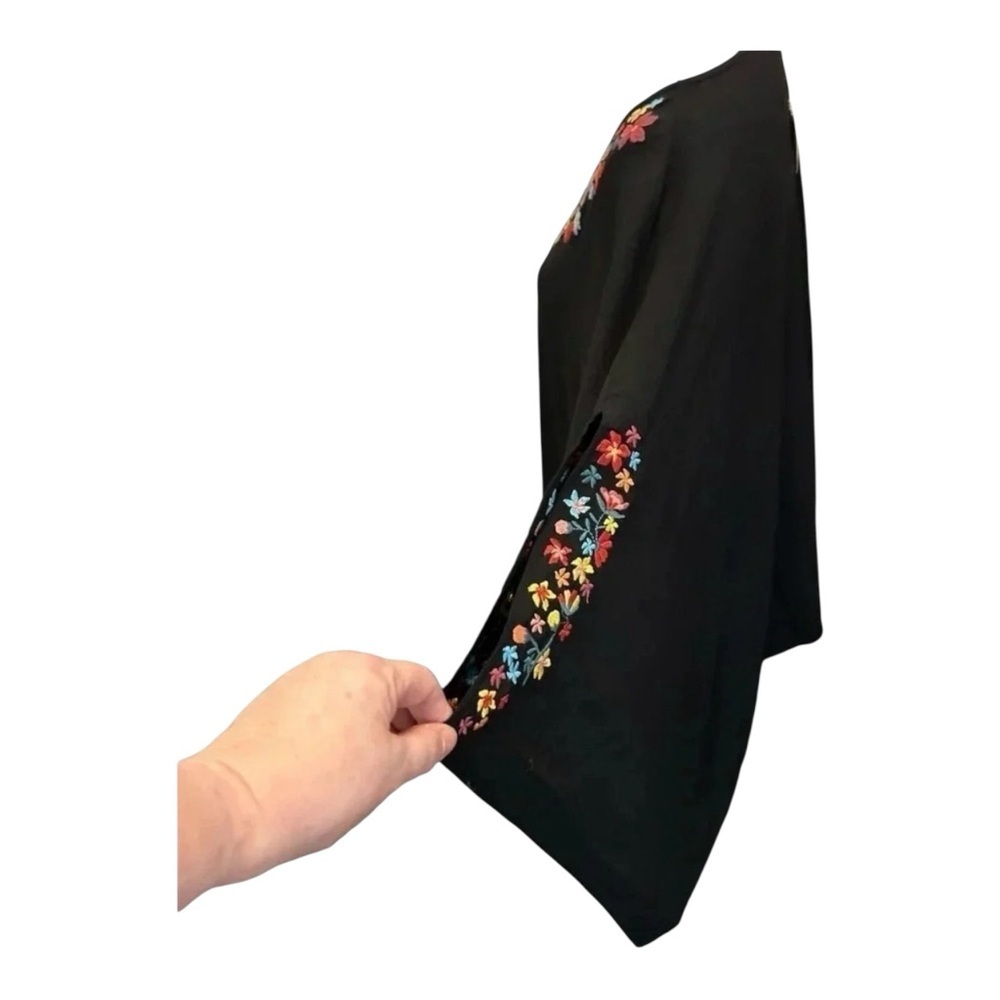 ODDI Women’s Poncho Size 2XL Black Embroidered Floral Details to V-Neck & Sleeve - Picture 4 of 12